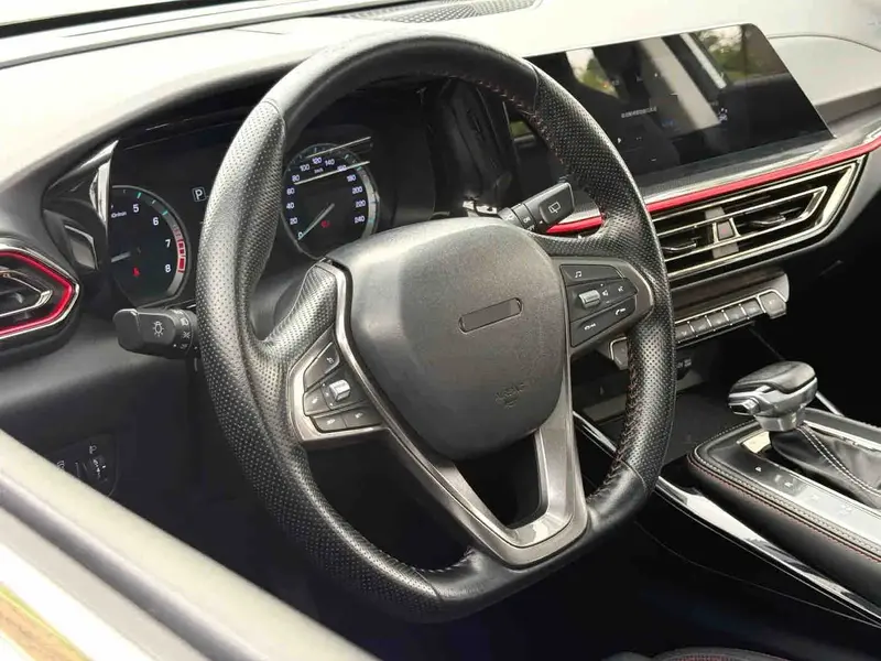 Vehicle photo 14