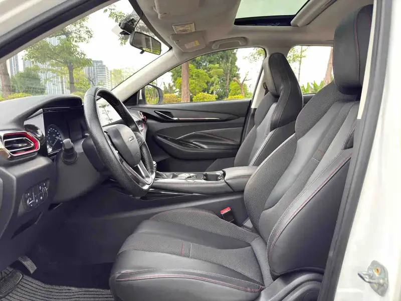 Vehicle photo 16