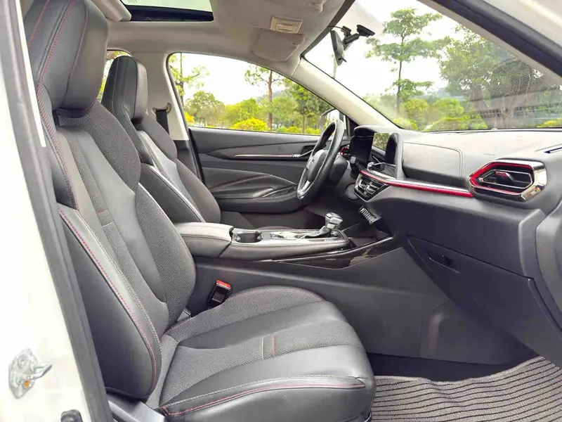 Vehicle photo 17