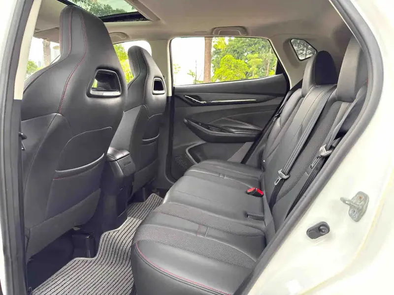 Vehicle photo 18