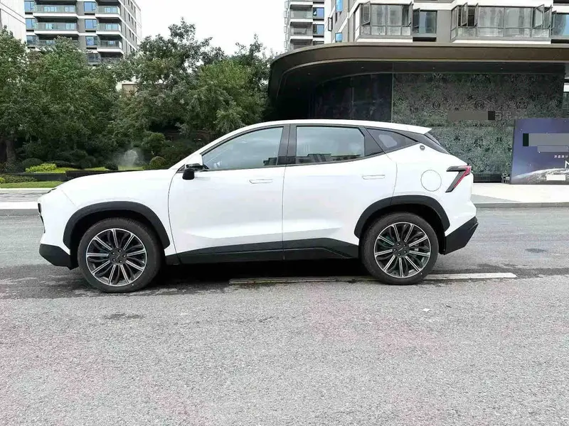 Vehicle photo 3