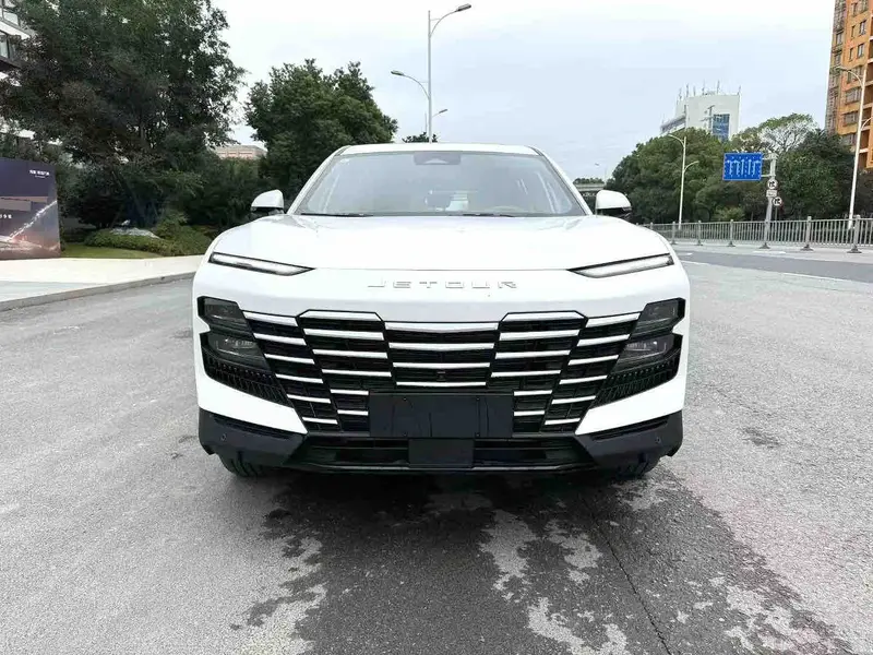 Vehicle photo 4