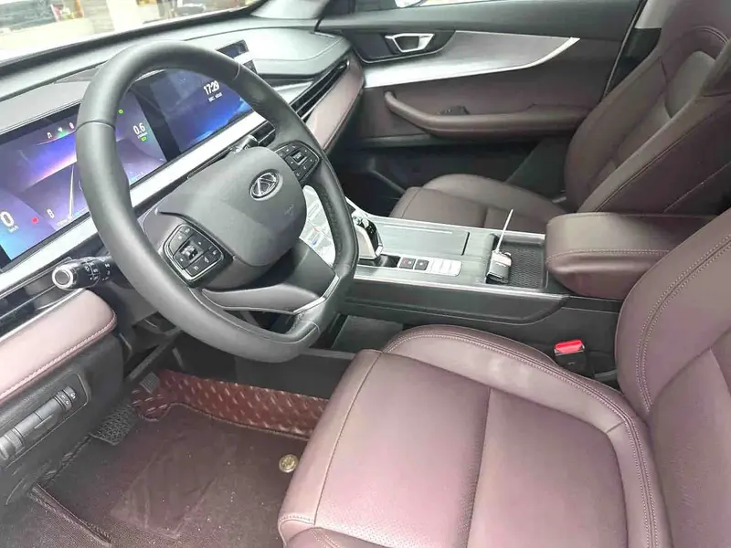 Vehicle photo 6