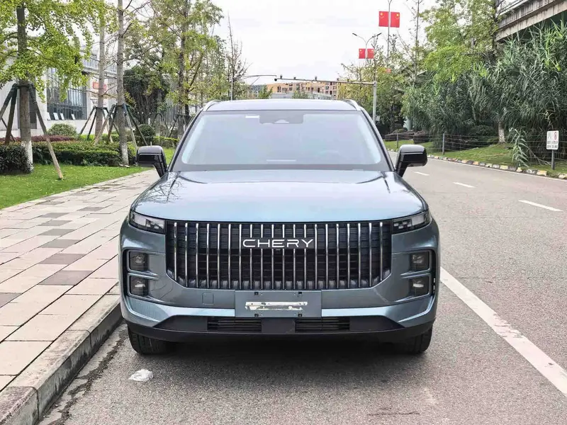 Vehicle photo 2