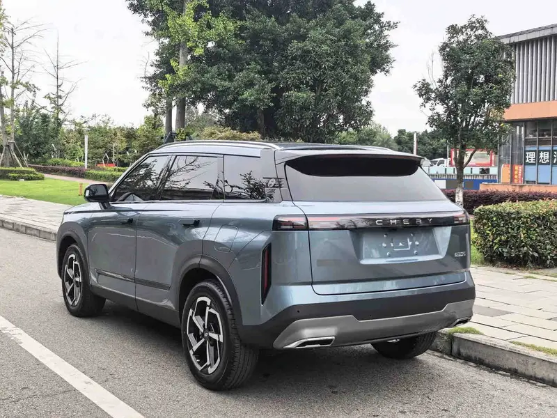 Vehicle photo 6