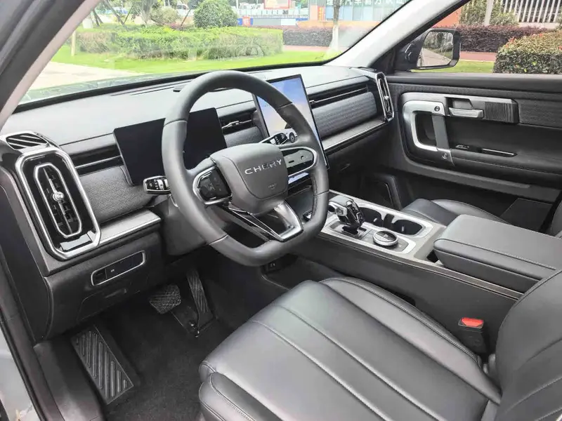 Vehicle photo 7