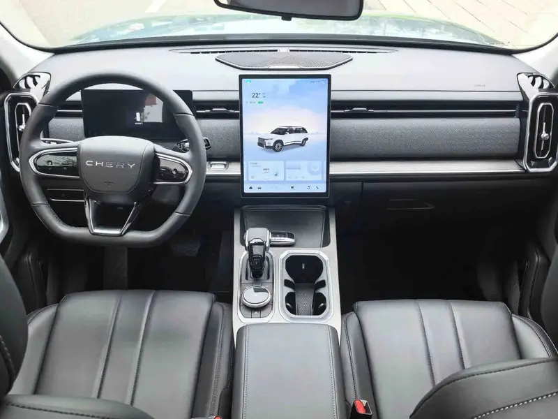 Vehicle photo 8