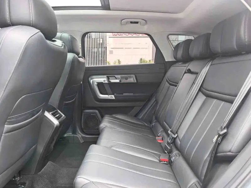 Vehicle photo 9