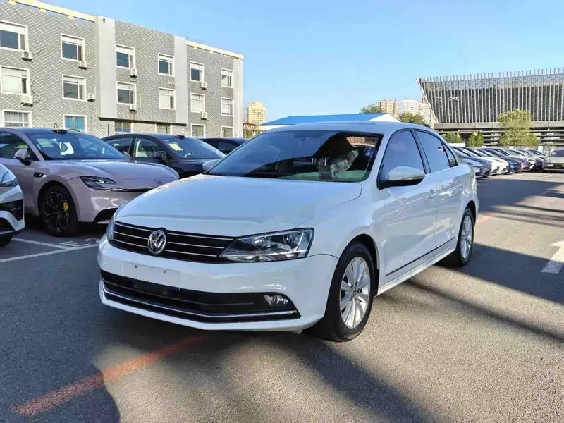 2015 Volkswagen Sagitar 1.6L AT