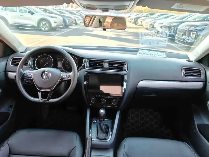 Vehicle photo 4