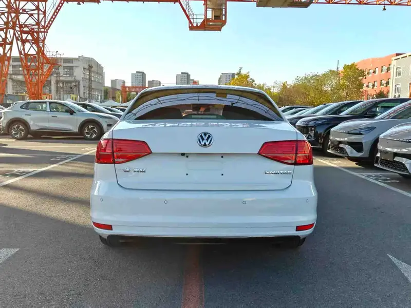 Vehicle photo 7