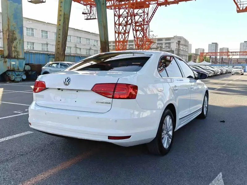 Vehicle photo 8