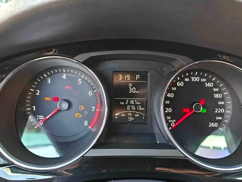 Vehicle photo 9