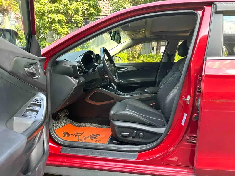 Vehicle photo 4