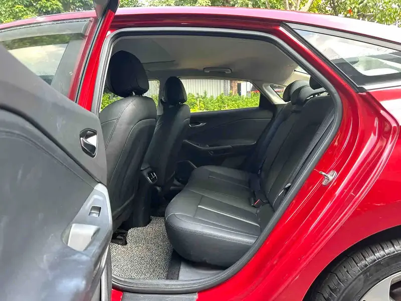 Vehicle photo 6