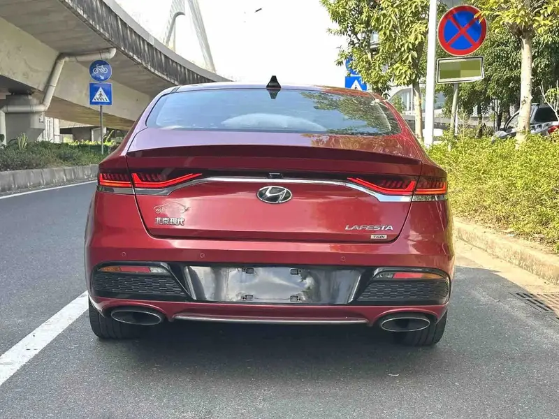 Vehicle photo 8