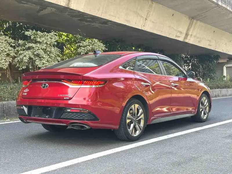 Vehicle photo 9