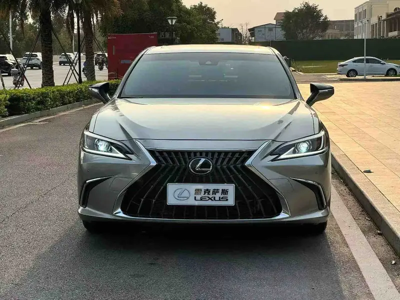Vehicle photo 3