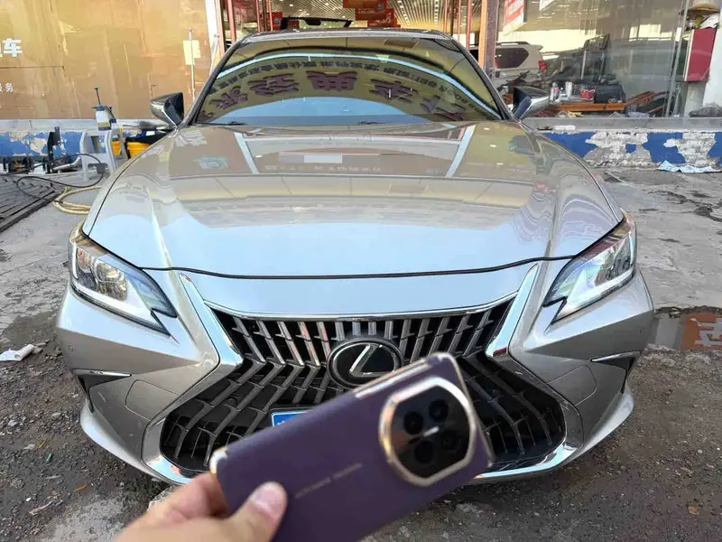 Vehicle photo 10