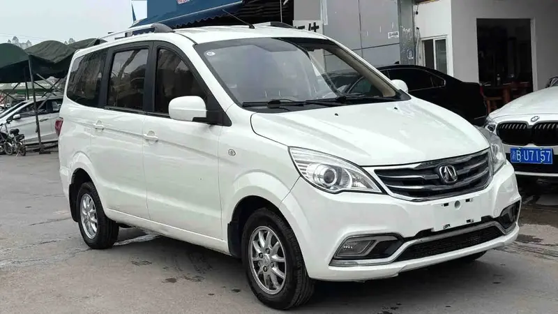 Vehicle photo 3