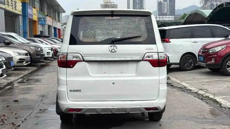 Vehicle photo 5