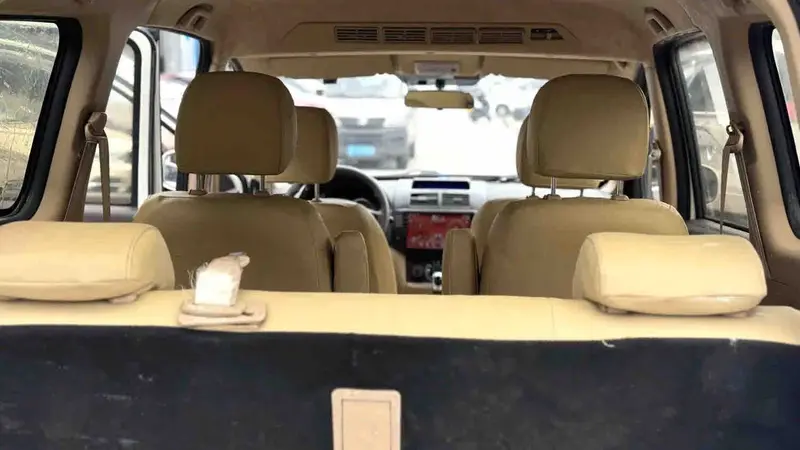Vehicle photo 9