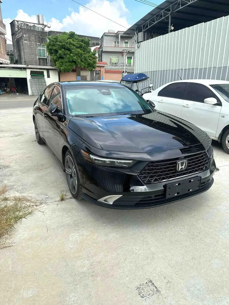 Vehicle photo 2