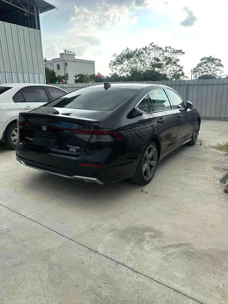 Vehicle photo 4