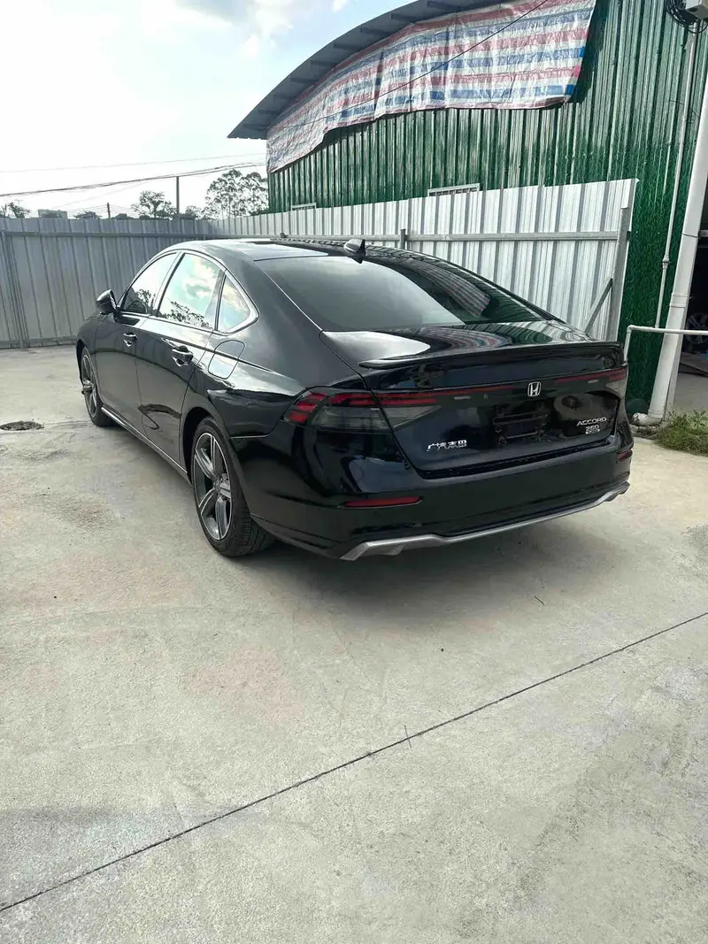 Vehicle photo 5