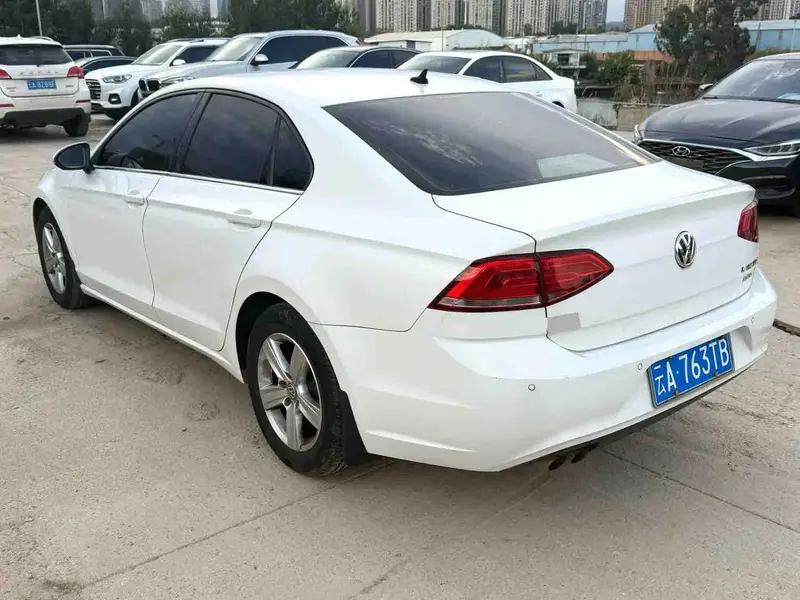 Vehicle photo 5