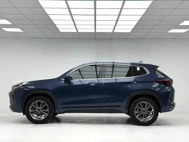 Vehicle photo 4