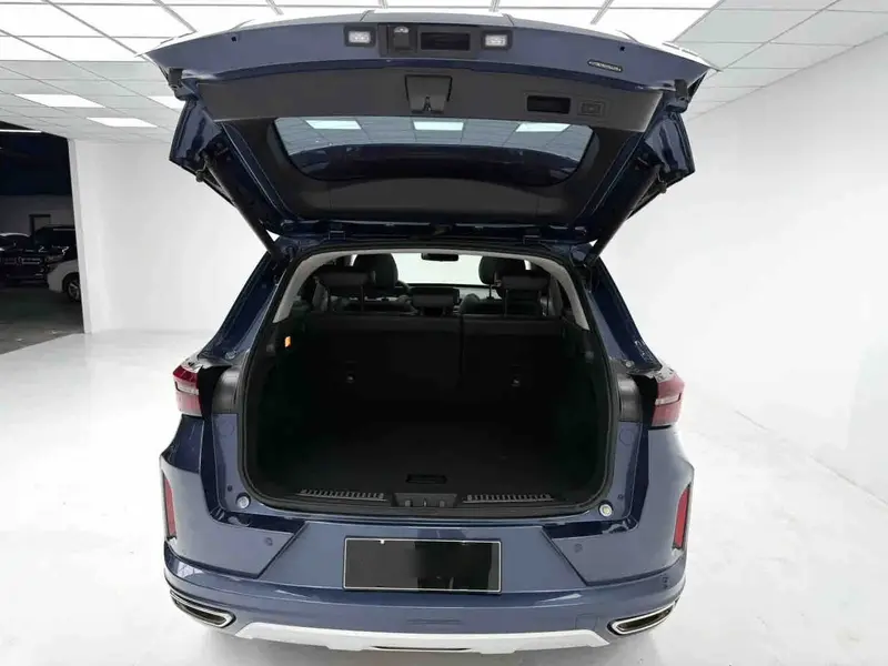 Vehicle photo 6