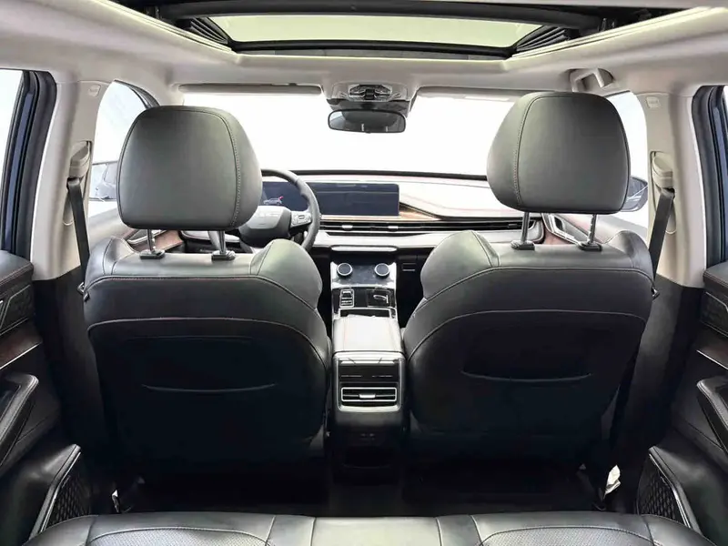 Vehicle photo 9