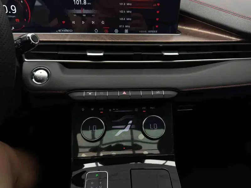 Vehicle photo 14