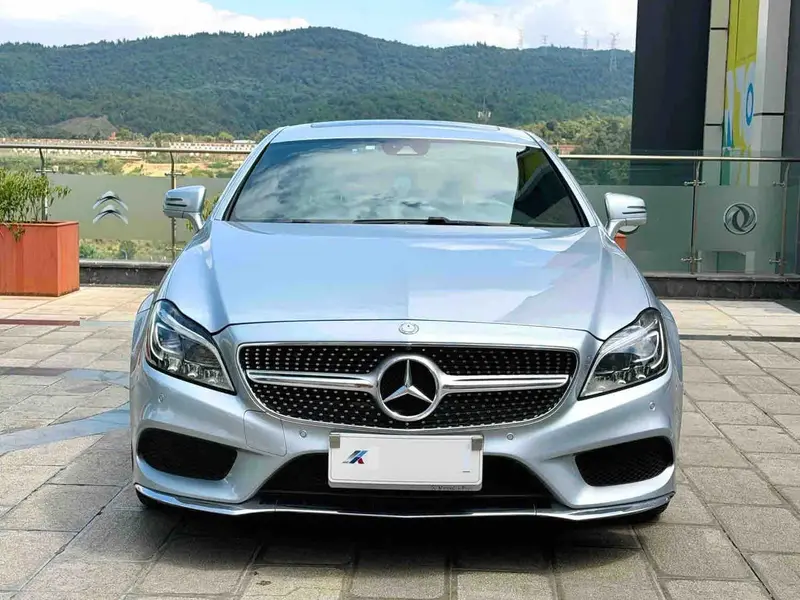 Vehicle photo 2
