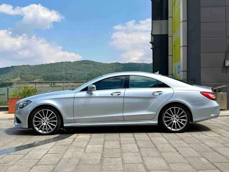 Vehicle photo 7