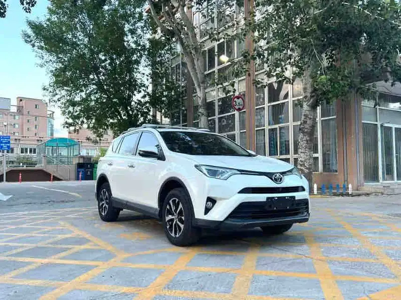 Vehicle photo 2