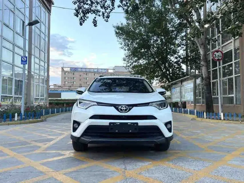 Vehicle photo 3