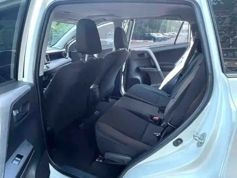 Vehicle photo 8
