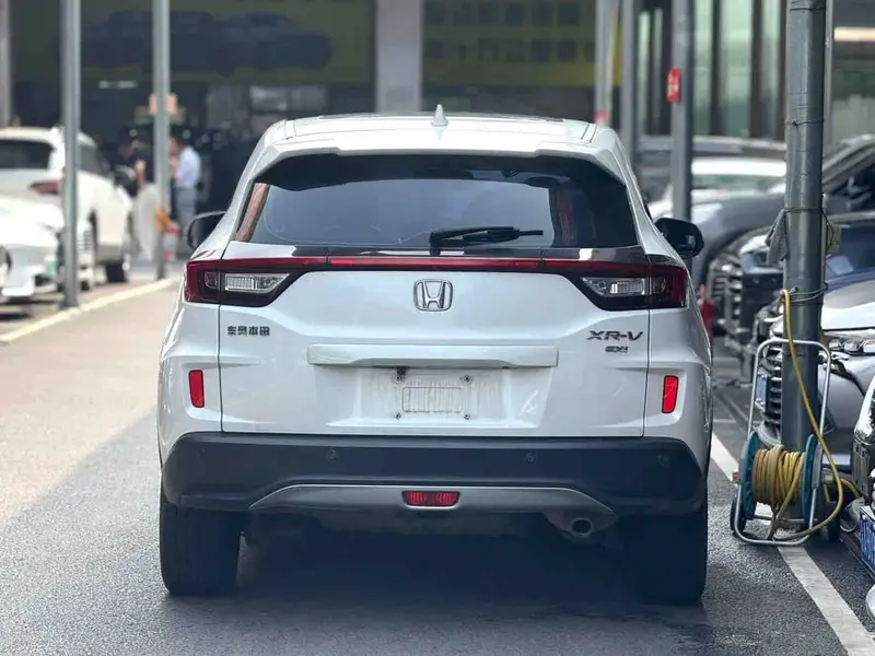 Vehicle photo 3