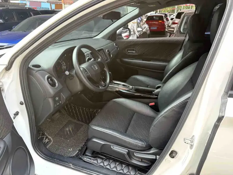 Vehicle photo 4