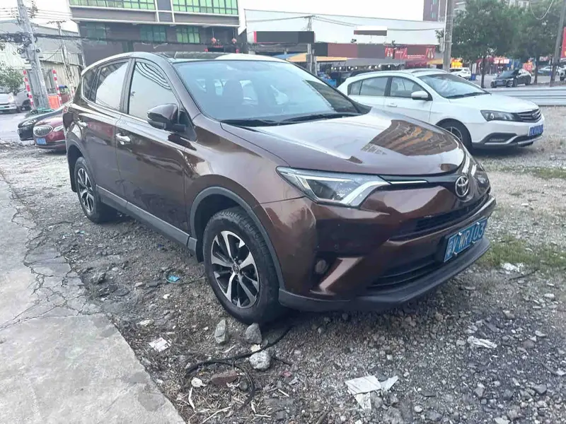 Vehicle photo 2