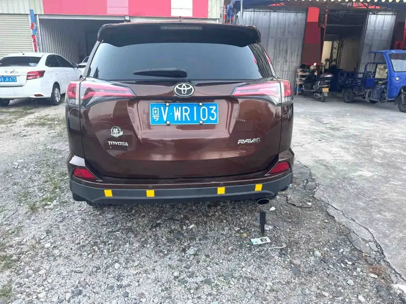 Vehicle photo 3