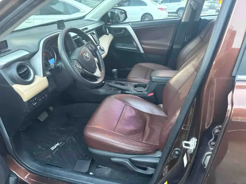 Vehicle photo 4