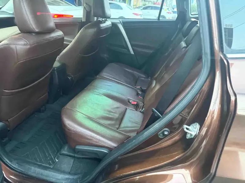 Vehicle photo 5