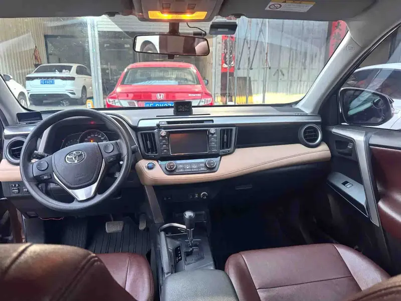 Vehicle photo 6