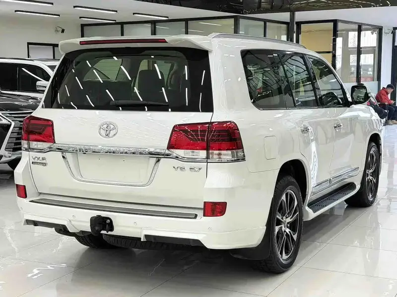 Vehicle photo 4
