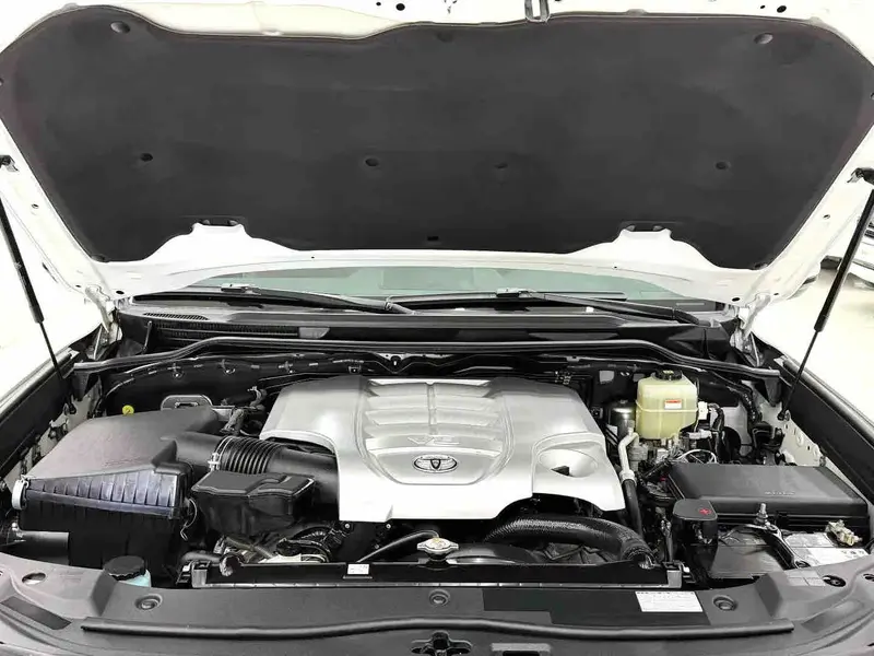Vehicle photo 9