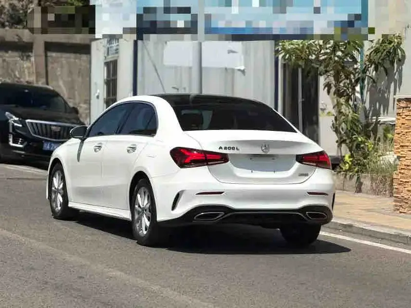 Vehicle photo 4