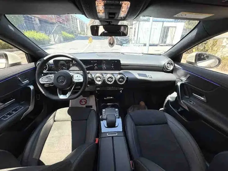 Vehicle photo 8